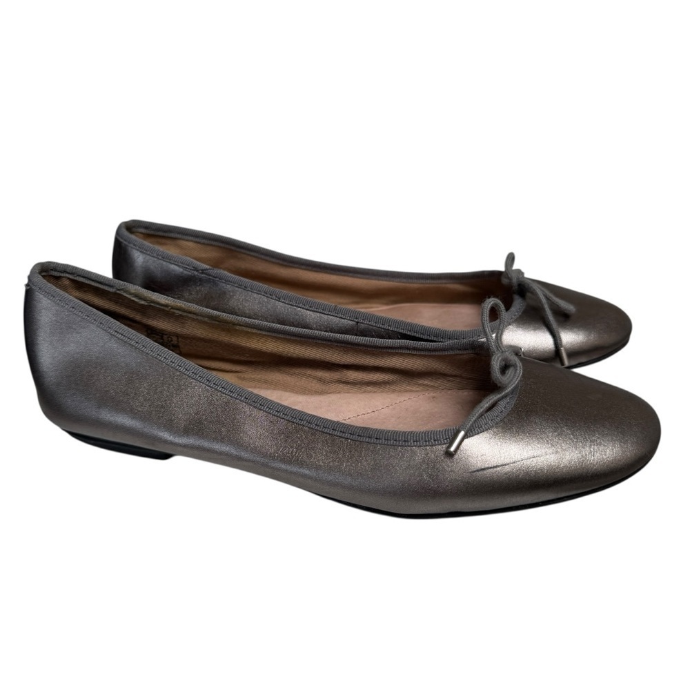 Lands End Essential Metallic Silver Bow Flats, Size 7.5